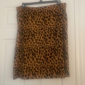 Leopard print knew length skirt, stretchy